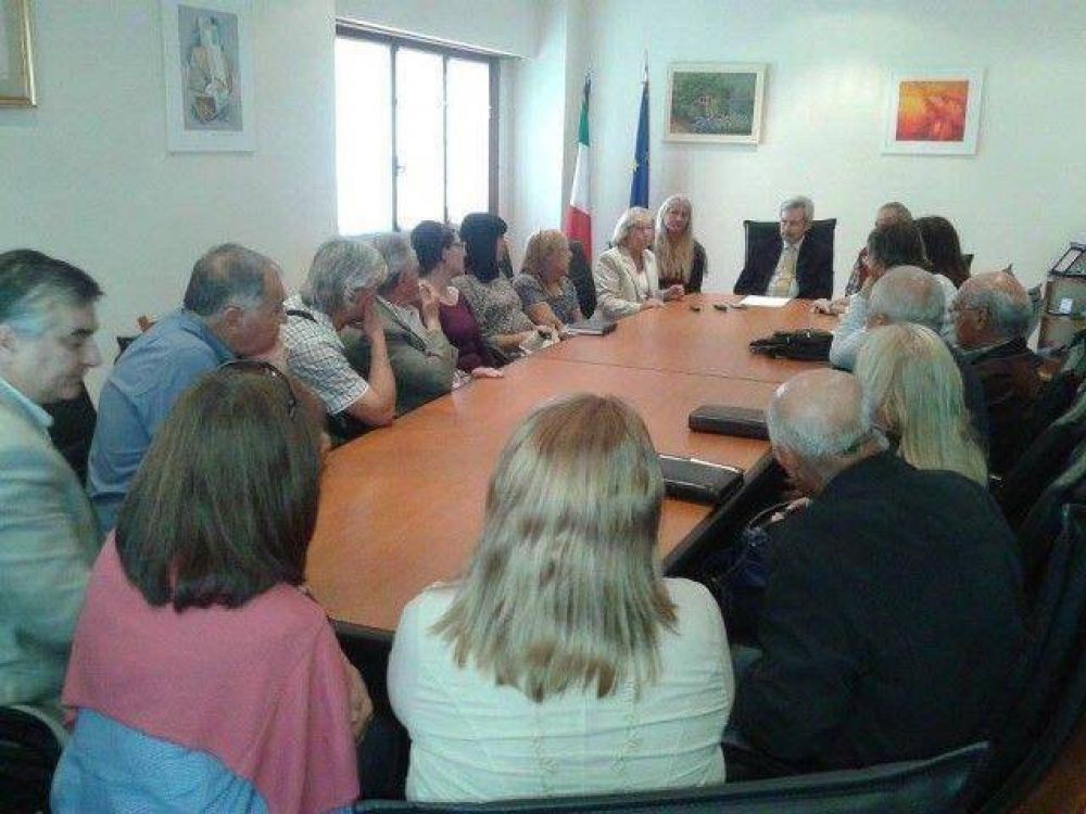 Finaliz� acuerdo del Consulado Italiano con jardines