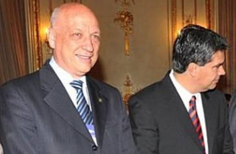 Antonio Bonfatti se re�ne con Jorge Capitanich con una amplia y variada agenda de reclamos