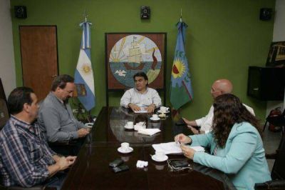 Guti�rrez se reuni� con el ENRE para coordinar los trabajos de normalizaci�n de la red de energ�a 