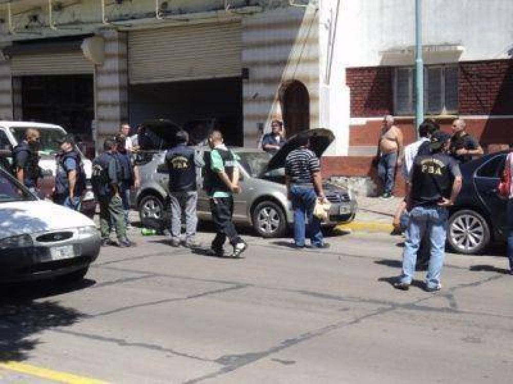 DETIENEN A DOS VENDEDORES DE DROGA EN EL BARRIO SAN CAYETANO