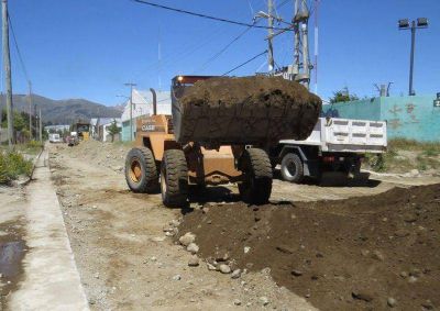 Comenzaron los trabajos para pavimentar calle Monteverde