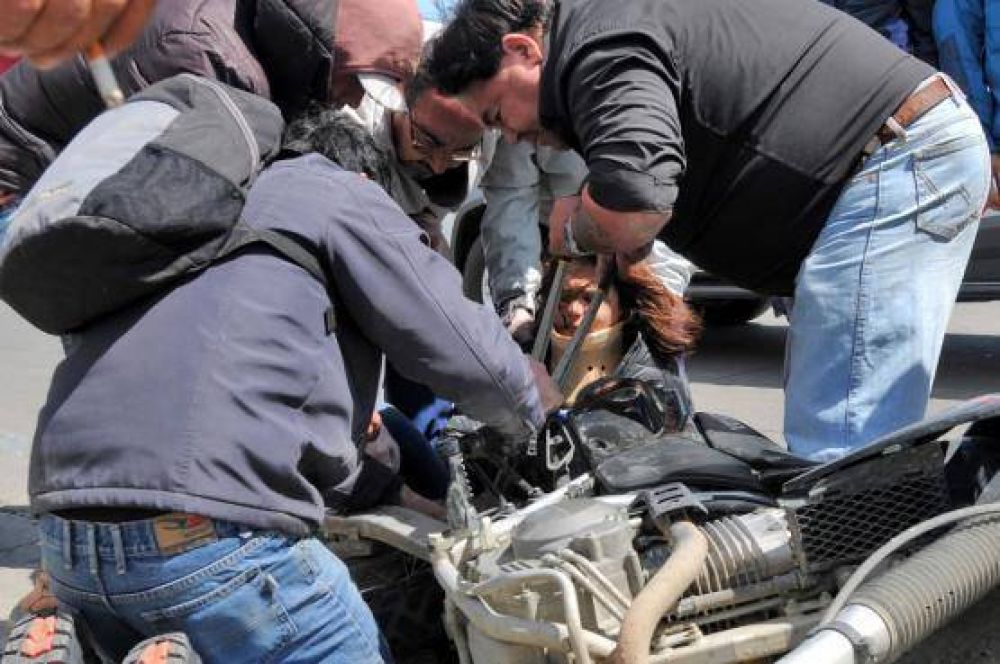 Una mujer y un beb� heridos tras accidente