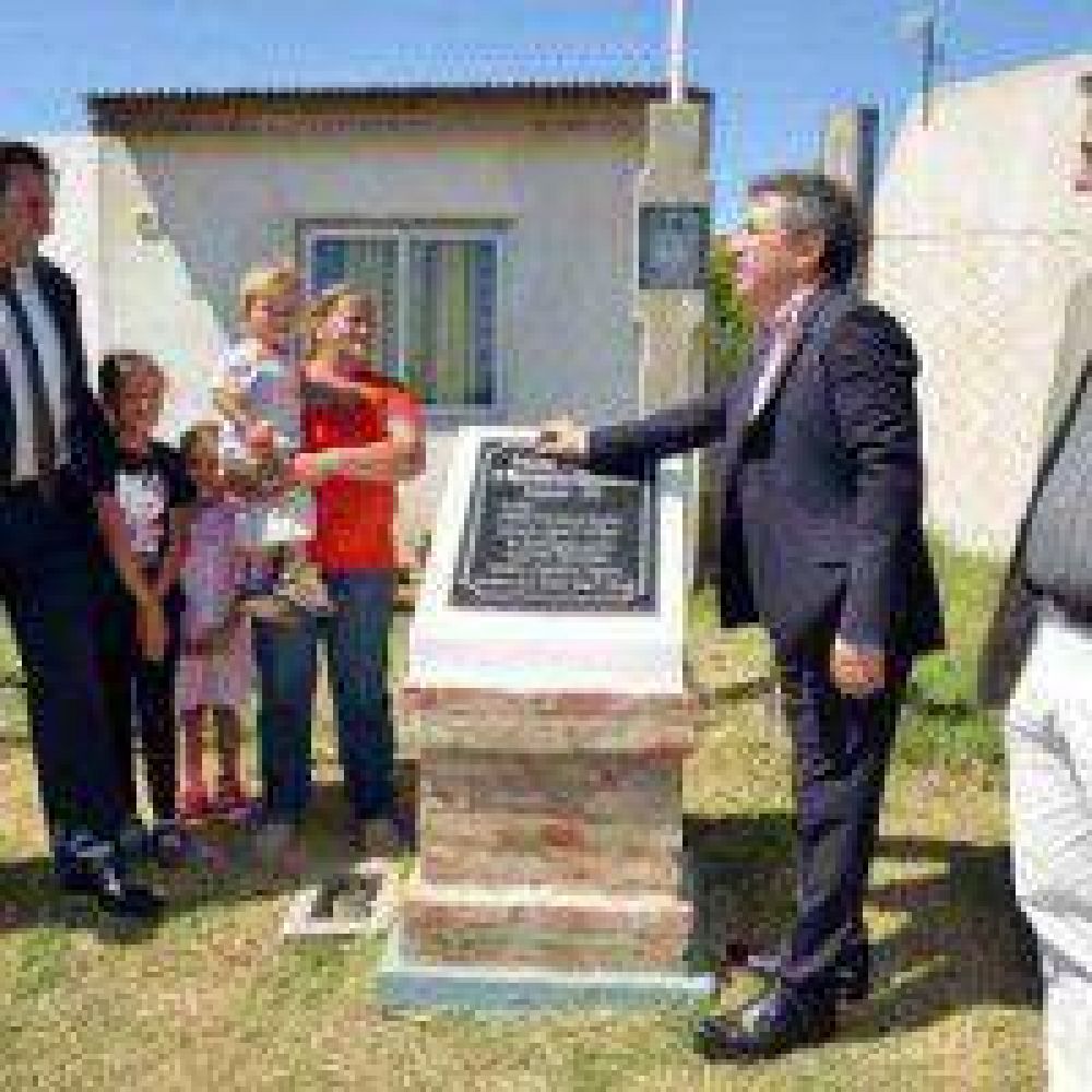 Urribarri inaugur� obras y recorri� emprendimientos en San Justo