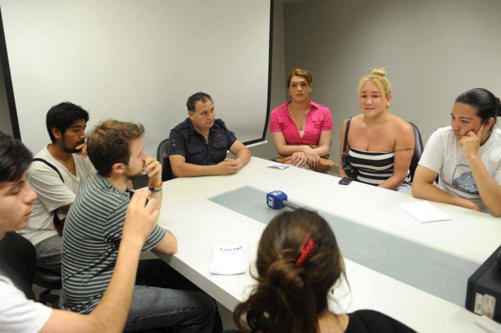 "Que violen a las chicas trans en las comisar�as es lo m�s com�n, pero no denuncian por miedo"