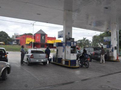 Critican el impuesto a combustibles en Capital