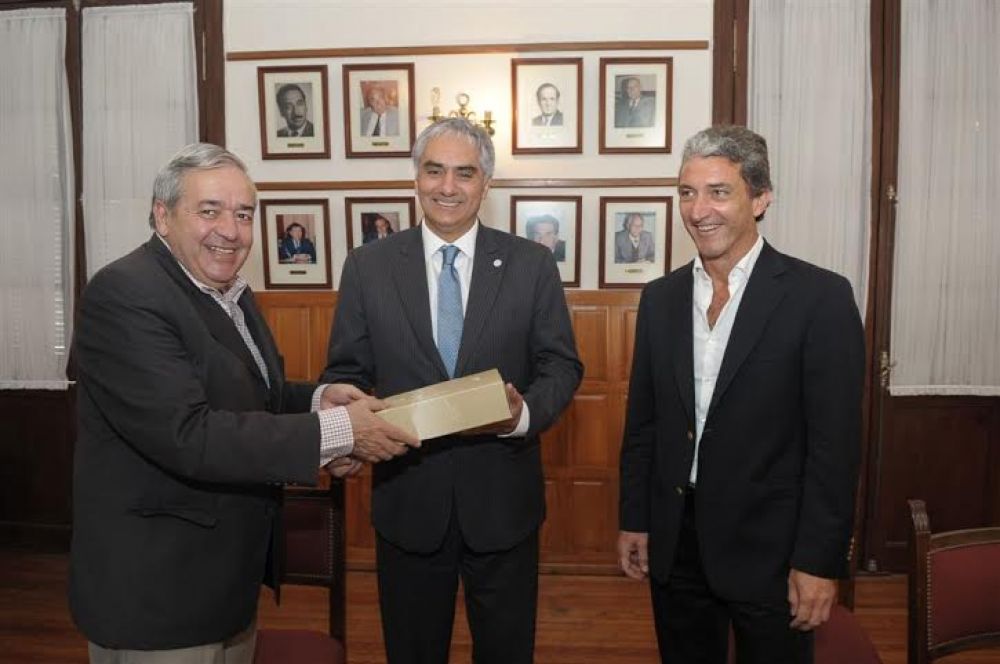 �Pepe Scioli y Montoya embajadores del proyecto �D.O.S. 2015�?