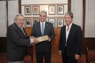 �Pepe Scioli y Montoya embajadores del proyecto �D.O.S. 2015�?