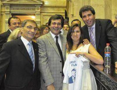 Emotivo juramento de Tomas y Castro