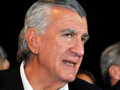 El hijo de Gioja dijo que su padre ya no corre riesgo de morir