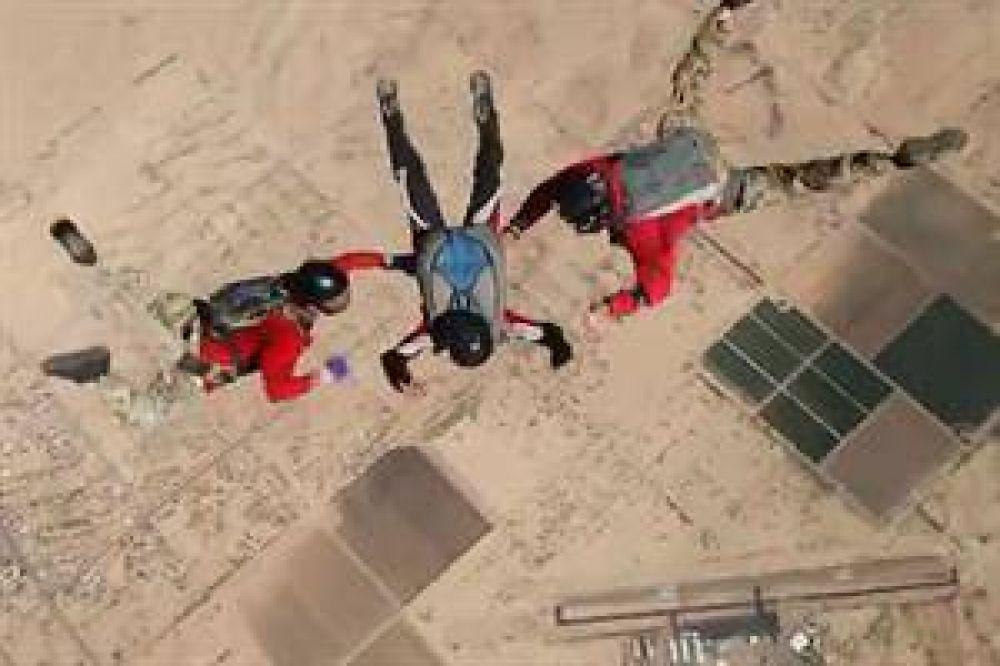 Murieron dos paracaidistas al chocar en el aire en Estados Unidos