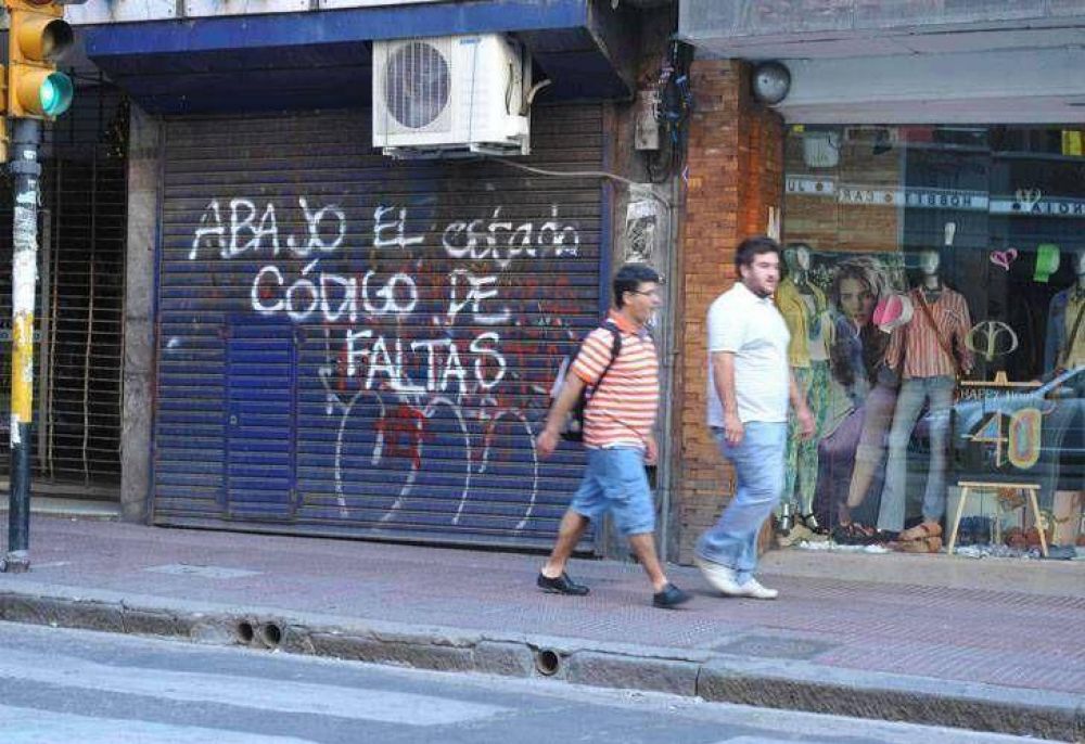 C�rdoba vuelve paulatinamente a la normalidad luego del descontrol