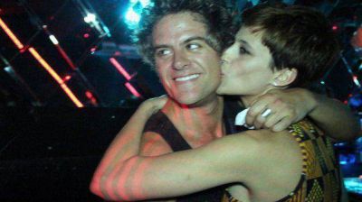 Mike Amigorena, a los besos con M�nica Anton�pulos en su show