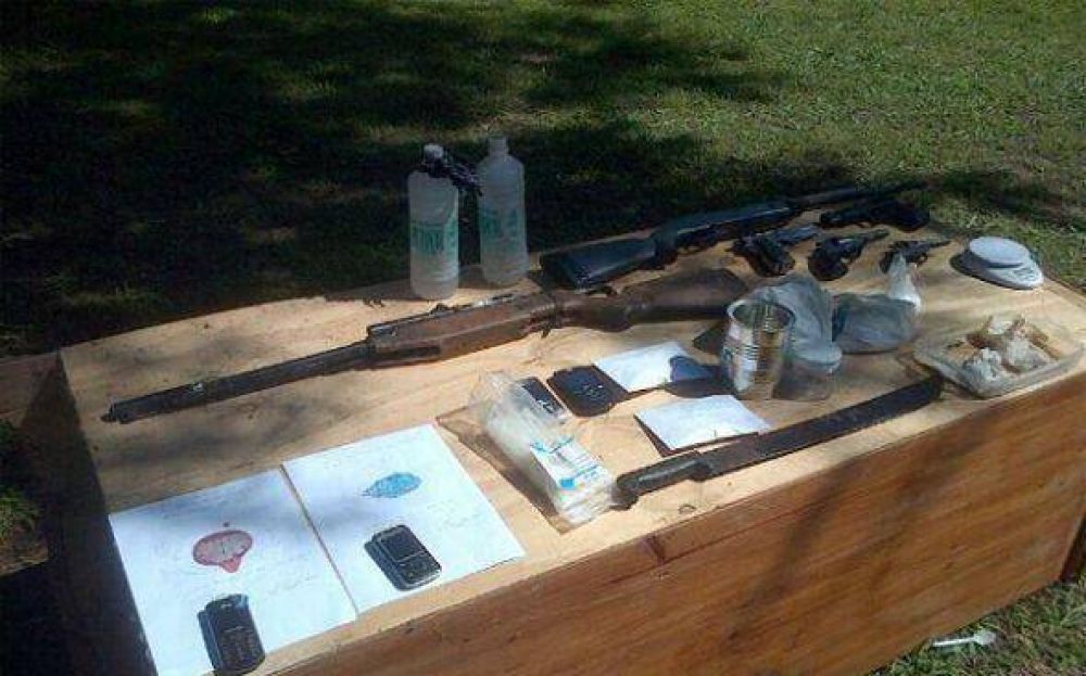 Operativo antidroga: La polic�a secuestr� coca�na y marihuana en una vivienda de Villa Rosa