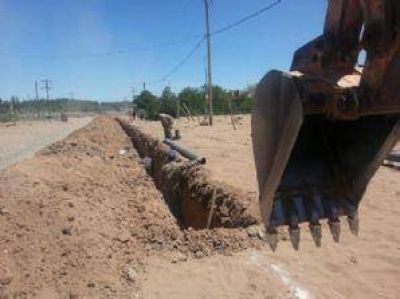 Los Hornos: Empezaron a ejecutar obra para llevar agua potable a 200 familias