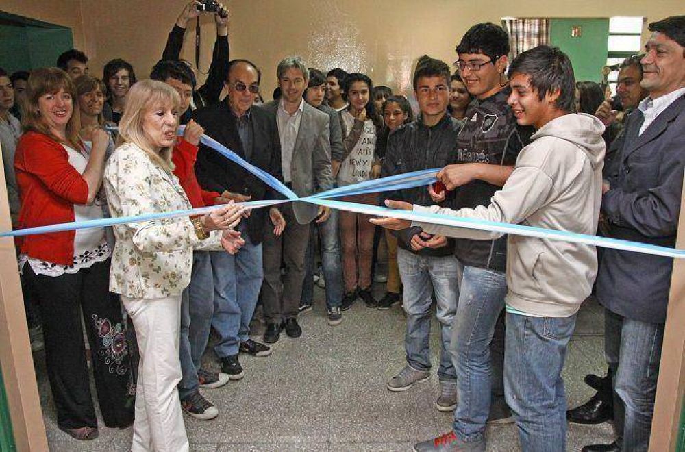Avellaneda: inauguran obras en la Escuela Media N� 10 de Wilde