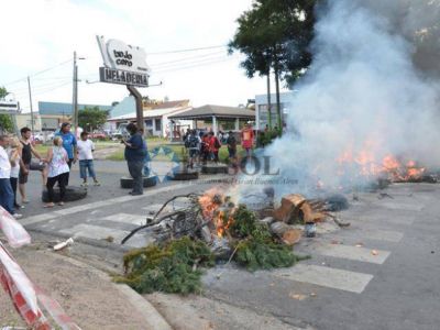 Vecinos sin luz realizaron piquetes