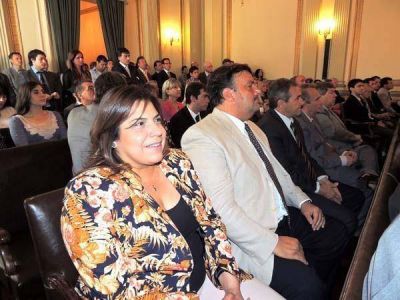 La zarate�a Sandra Paris ayer jur� como diputada provincial