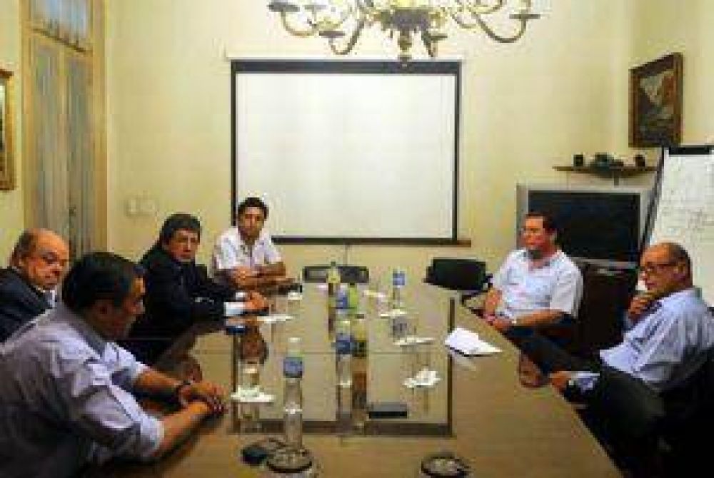 Vaqui� present� su fundaci�n con la mira puesta en 2015