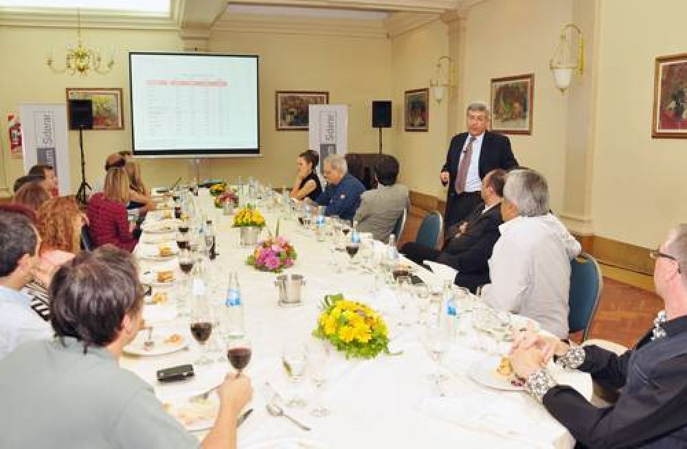 �Moderado optimismo� de Mart�n Berardi, frente a lo que se viene en 2014: se reuni� con medios de comunicaci�n