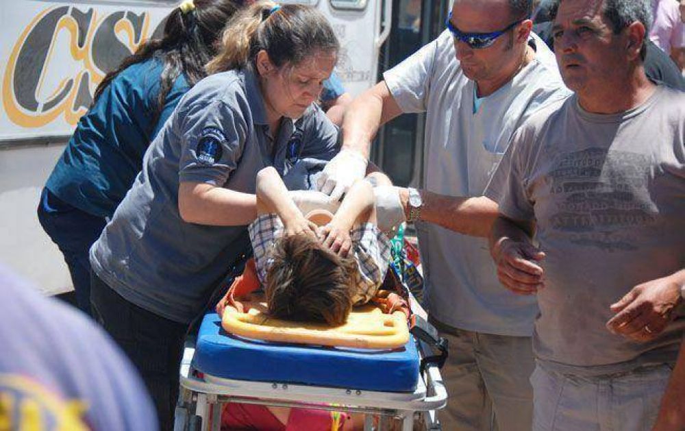 Grave accidente de un menor y su mam�