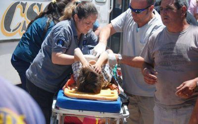 Grave accidente de un menor y su mam�