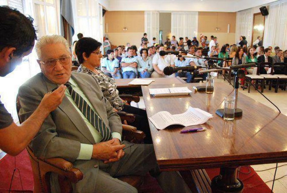 El Frepam pidi� un cuarto intermedio y siguen las negociaciones por la presidencia del Concejo