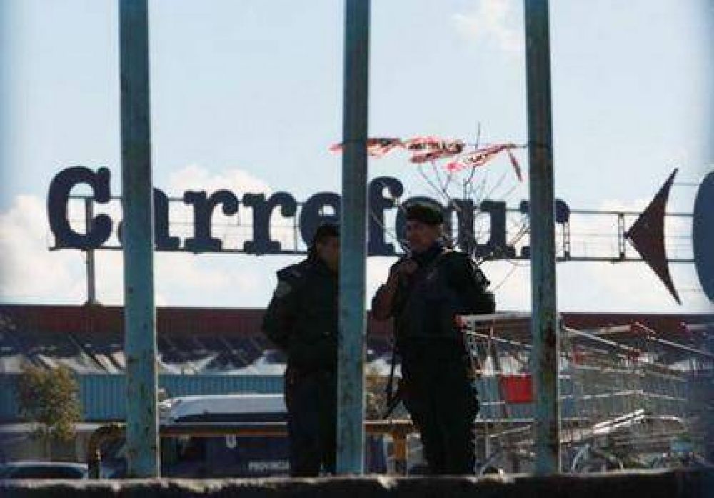 La Provincia se declar� en �alerta� ante la posibilidad de nuevos robos y en Mar del Plata refuerzan seguridad en supermercados