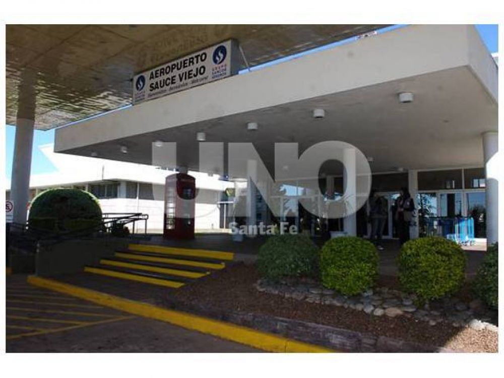 Los trabajadores del aeropuerto de Sauce Viejo contin�an en estado de alerta