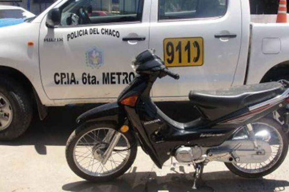 Lo detuvieron por conducir a alta velocidad y descubrieron que la moto era robada