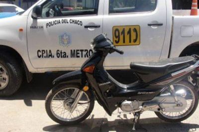 Lo detuvieron por conducir a alta velocidad y descubrieron que la moto era robada