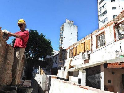Ya reacondicionaron 123 viviendas en la cuadra de calle Salta al 2100