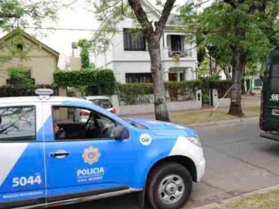 Un polic�a ten�a un arma con la que habr�an atacado la casa de Bonfatti