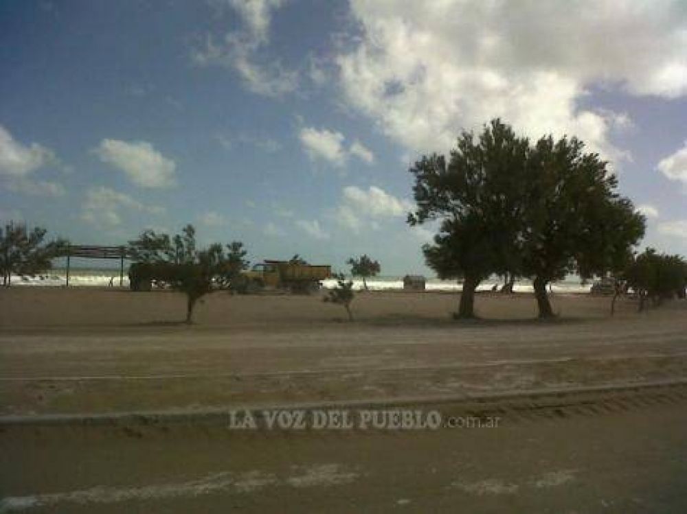 Preparando la costanera para el inicio de la temporada