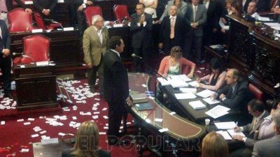 Carolina Szelagowski y H�ctor Vitale juraron como senadores
