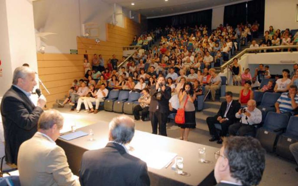 Entregaron las llaves de 129 viviendas