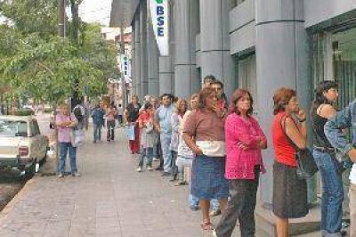 La Municipalidad capitalina pagar� sueldo, aguinaldo y bono de $ 1.000 en iguales fechas que la provincia
