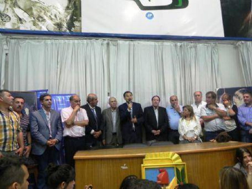 En un acto encabezado por Bruera, el PJ platense present� la lista que competir� en las internas