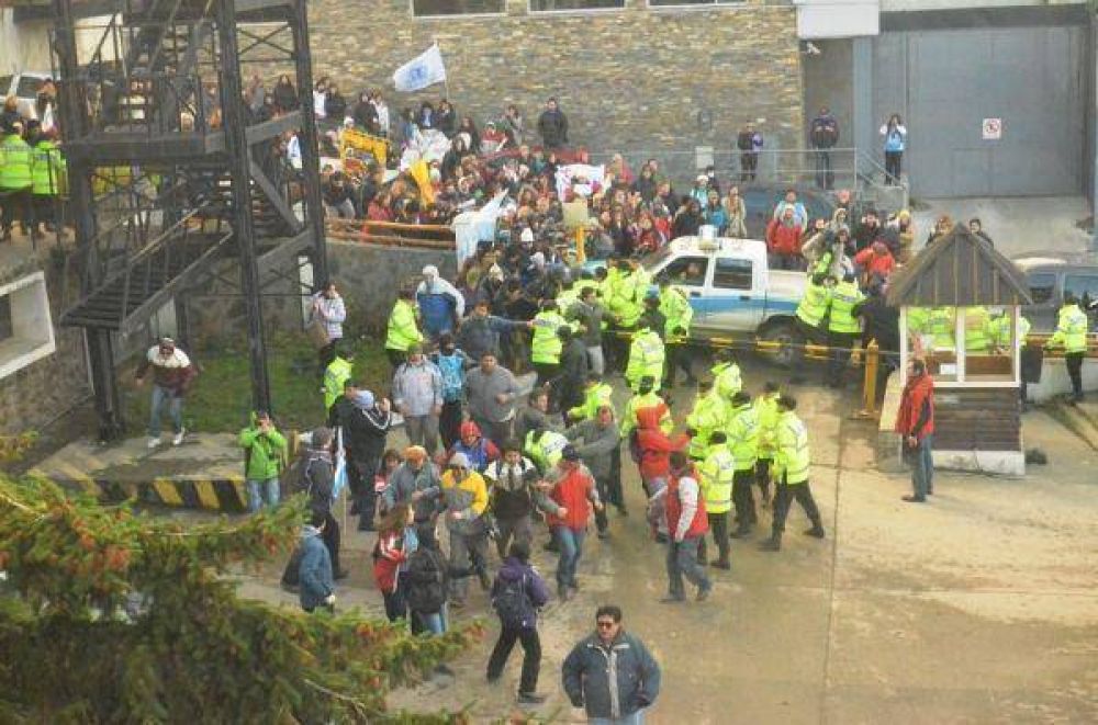 Procesaron a toda la dirigencia de SUTEF y Camioneros por la toma de Casa de Gobierno