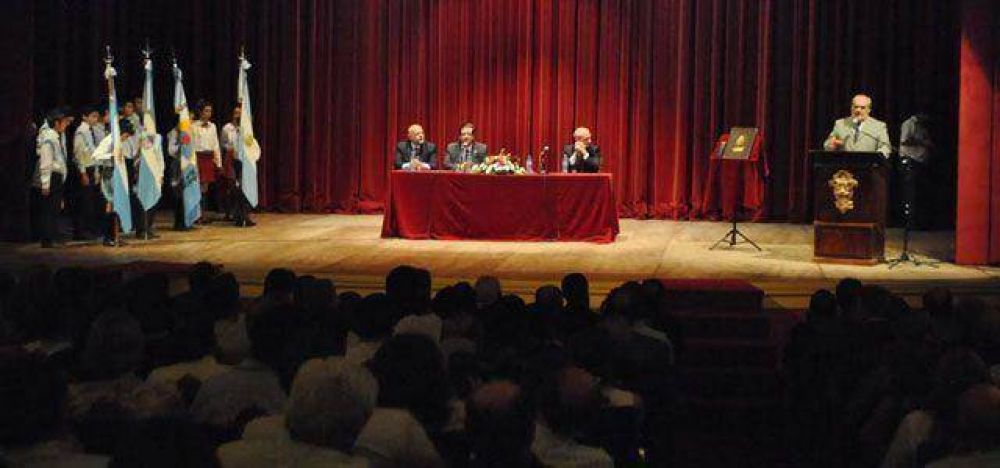 HIST�RICO: Corrientes firm� un pacto con los correntinos para desarrollarse y crecer	