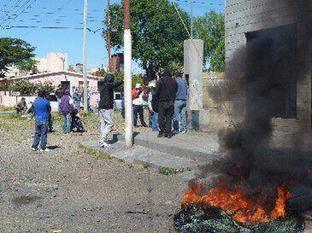 Desocupados denuncian que en obras se est� tomando gente de afuera