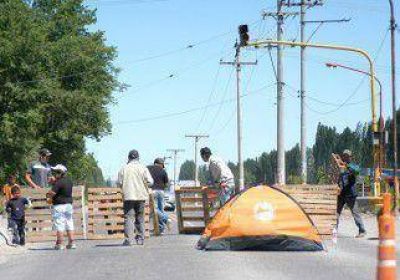 El intendente de Fern�ndez Oro y la Polic�a liberaron la ruta chica