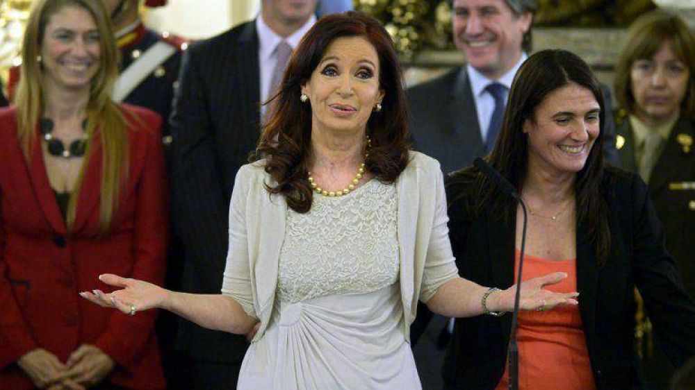 A 40 d�as de las elecciones, Cristina Kirchner mantiene una imagen positiva superior al 45%