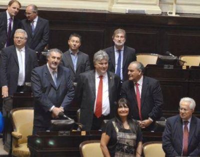 Proyecto de Ley de Pablo Far�as para la creaci�n en un �Banco de pr�tesis� en el �mbito del Ministerio de Salud