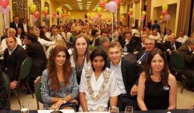 Macri en una cena solidaria por Los Piletones