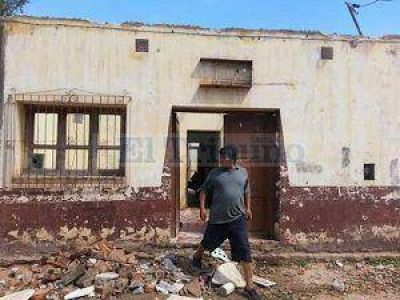 Embarcaci�n est� devastada luego del tornado y temen saqueos