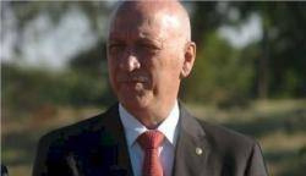 Bonfatti denunci� a ex polic�as por instigar "una sublevaci�n"