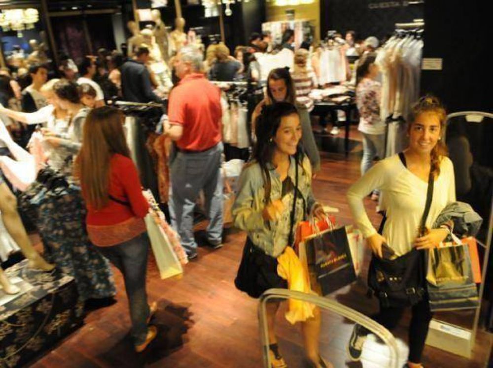 Los comercios acordaron flexibilizar el horario de cierre durante el Dakar