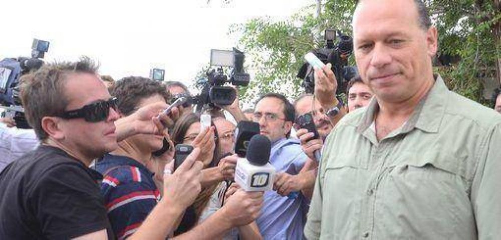 Berni: "Venimos a ponernos a disposici�n del comit� de crisis"