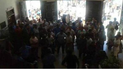 Fuerte pelea entre gendarmes y polic�as