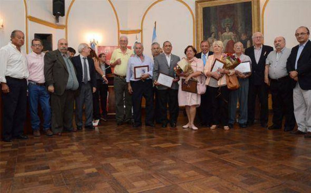 30 a�os de Democracia: Reconocen a pilarenses por su trayectoria pol�tica